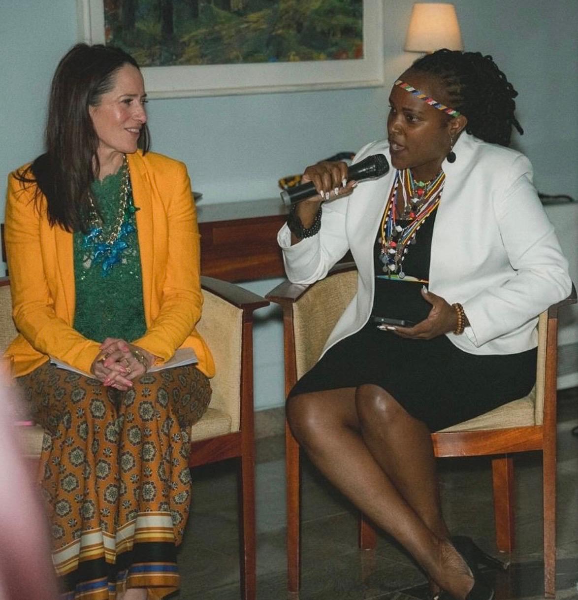 Soledad in dialogue with a participant at the SchoolTry seminar in Abuja
